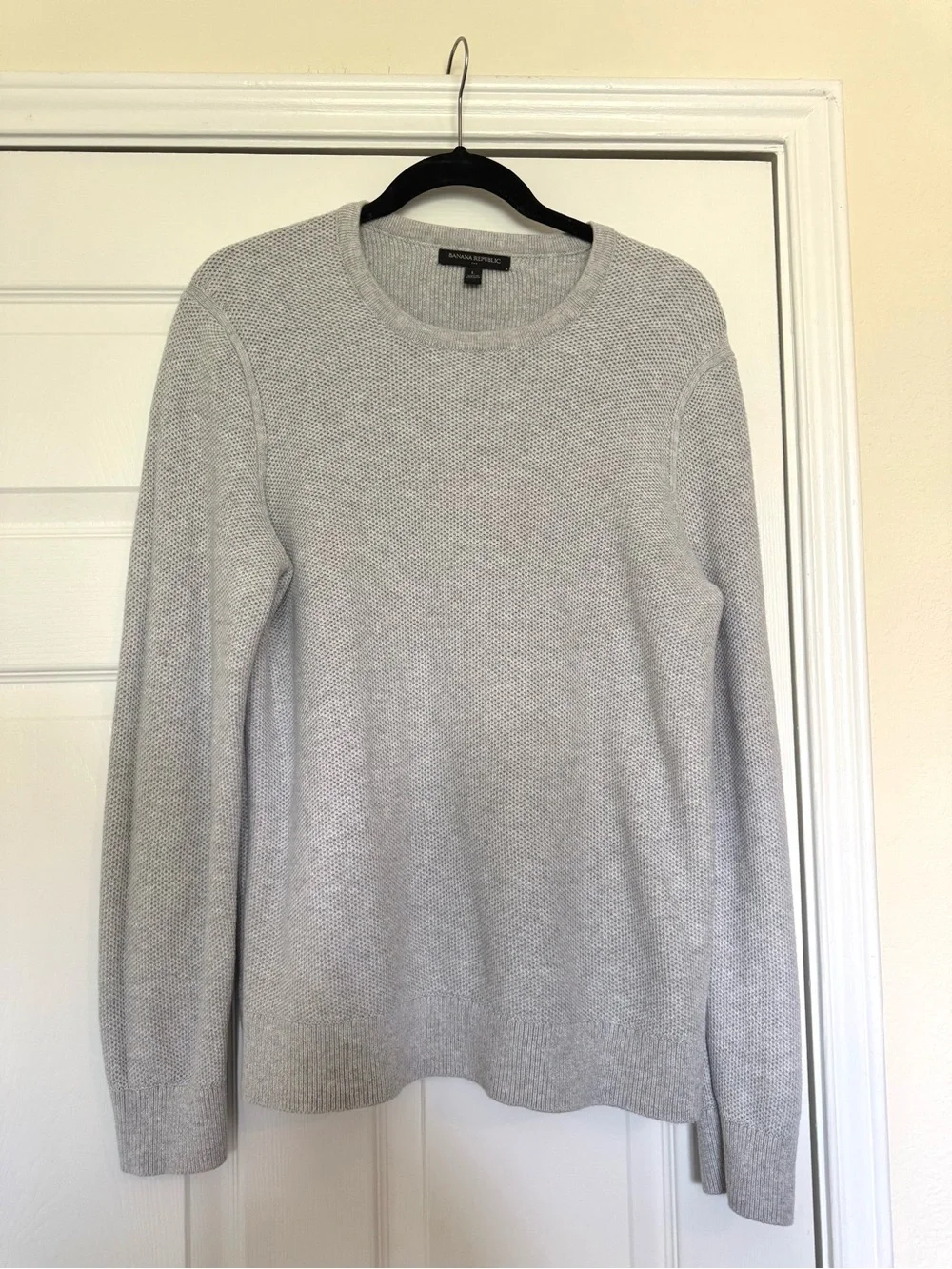 Banana Republic Heathered Light Gray Crewneck Sweater